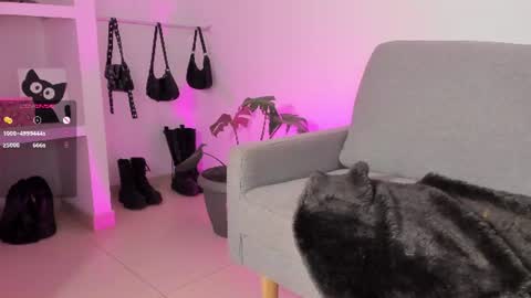 sophie  online show from July 18, 7:16 pm