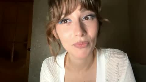 Snapshot of sophiedescoteaux chatting on October 17, 8:34 pm Mira online show from October 17, 8:34 pm