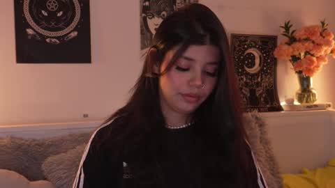 Snapshot of sophiee_art chatting on October 19, 2:57 am Sophiee online show from October 19, 2:57 am