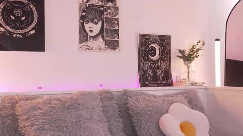 Snapshot of sophiee_art chatting on September 19, 7:35 pm Sophiee online show from September 19, 7:35 pm