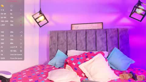 Snapshot of sophiee_velvet chatting on October 16, 5:59 pm online show from October 16, 5:59 pm