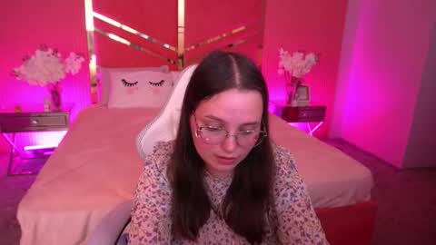 Snapshot of sophieedreams chatting on September 13, 8:06 pm sophieedreams online show from September 13, 8:06 pm