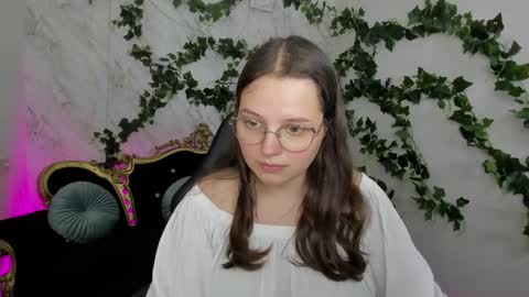 Snapshot of sophieedreams chatting on September 24, 12:48 pm sophieedreams online show from September 24, 12:48 pm