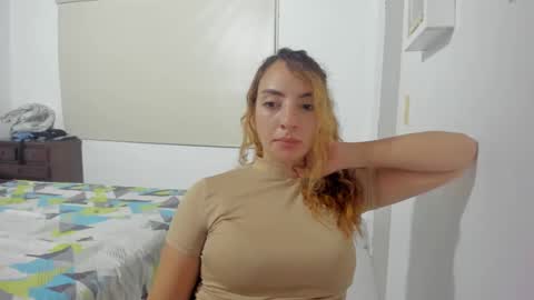 Snapshot of sophielatina chatting on February 9, 7:27 am Sophia online show from February 9, 7:27 am