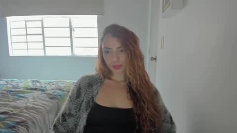 Snapshot of sophielatina chatting on February 11, 10:39 pm Sophia online show from February 11, 10:39 pm