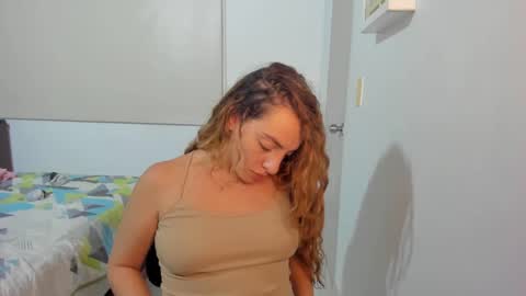 Snapshot of sophielatina chatting on February 1, 4:24 am Sophia online show from February 1, 4:24 am