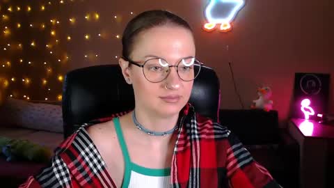 sophieleroux online show from May 15, 11:24 am