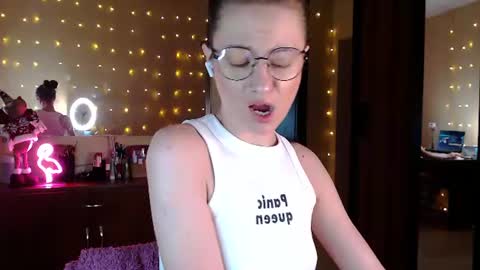 sophieleroux online show from July 13, 7:36 pm