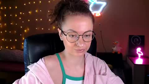 sophieleroux online show from April 15, 12:06 pm