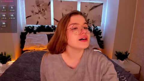 Sophie online show from December 2, 3:47 pm