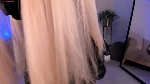 Sophie  Palmer online show from March 1, 1:51 pm