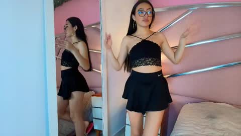 sophievelle online show from October 16, 3:47 pm