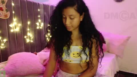 Snapshot of sophiia_dreams chatting on December 24, 12:11 am Sophia this is not my real name online show from December 24, 12:11 am