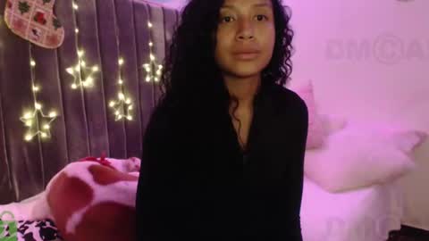 Snapshot of sophiia_dreams chatting on December 6, 11:24 pm Sophia this is not my real name online show from December 6, 11:24 pm