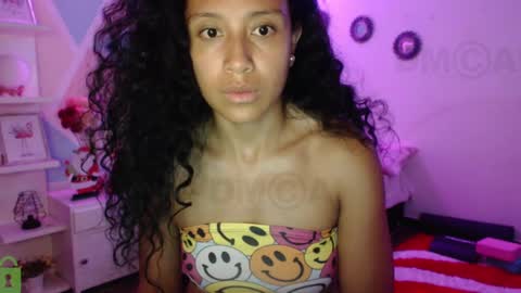 Snapshot of sophiia_dreams chatting on December 3, 1:06 am Sophia this is not my real name online show from December 3, 1:06 am