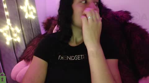 Snapshot of sophiia_dreams chatting on January 7, 12:13 am Sophia this is not my real name online show from January 7, 12:13 am