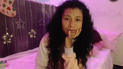 Snapshot of sophiia_dreams chatting on December 20, 1:36 am Sophia this is not my real name online show from December 20, 1:36 am