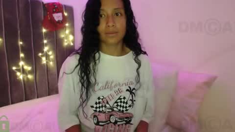 Snapshot of sophiia_dreams chatting on December 10, 10:47 pm Sophia this is not my real name online show from December 10, 10:47 pm