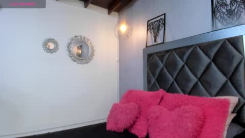 Snapshot of sophiia_gomezz_ chatting on December 27, 2:34 pm sophi online show from December 27, 2:34 pm