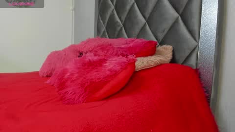 Snapshot of sophiia_gomezz_ chatting on September 17, 7:28 am sophi online show from September 17, 7:28 am