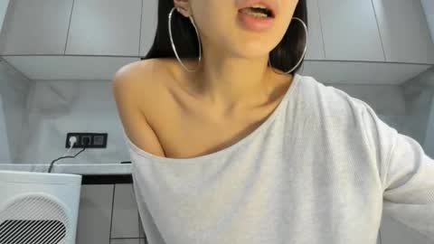 Mia online show from October 29, 9:06 pm