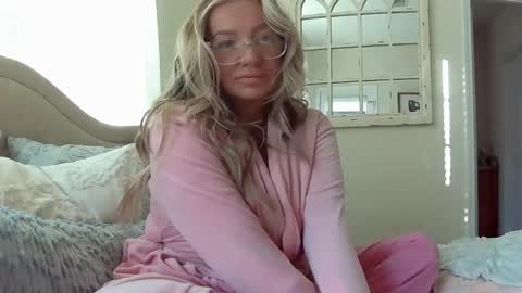 Snapshot of southernbarbii chatting on February 22, 1:44 pm Your Barbii online show from February 22, 1:44 pm