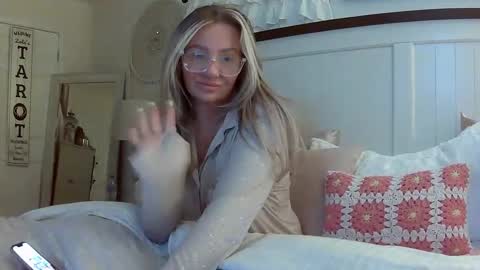 Snapshot of southernbarbii chatting on December 29, 11:40 am Your Barbii online show from December 29, 11:40 am