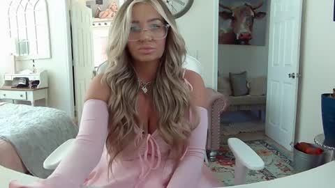 Snapshot of southernbarbii chatting on February 14, 3:58 pm Your Barbii online show from February 14, 3:58 pm