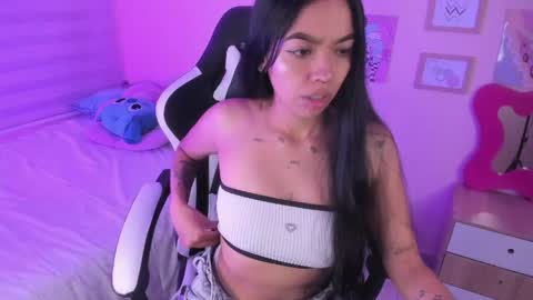 soy_gabrielaa online show from June 5, 11:05 am