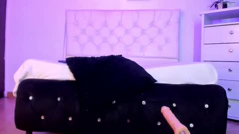 Snapshot of soysilvanna_ chatting on October 5, 1:32 am online show from October 5, 1:32 am
