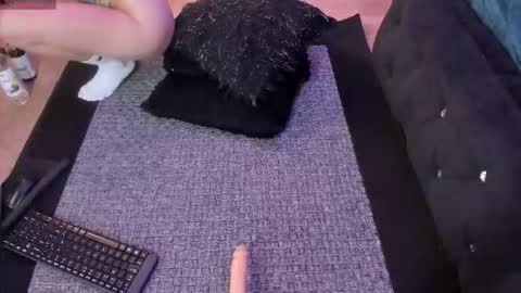 Snapshot of soysilvanna_ chatting on October 15, 1:41 am online show from October 15, 1:41 am