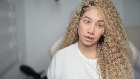 brisa  s online show from February 9, 2:29 pm