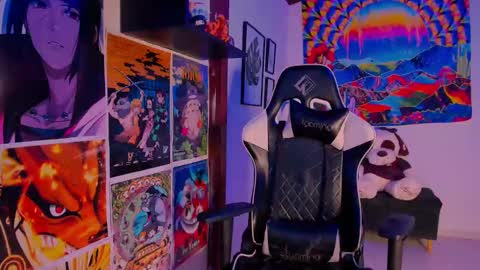 Snapshot of space__kittyy chatting on December 17, 9:49 pm Val online show from December 17, 9:49 pm