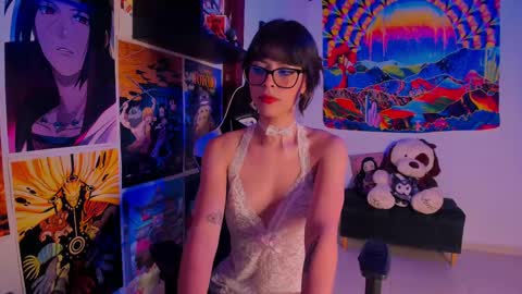 Snapshot of space__kittyy chatting on February 19, 12:35 am Val online show from February 19, 12:35 am