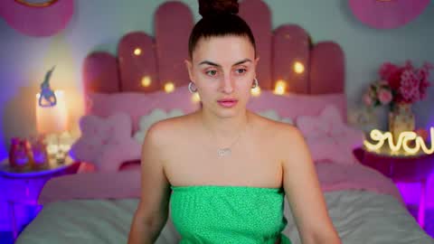 Julia online show from June 14, 1:33 pm