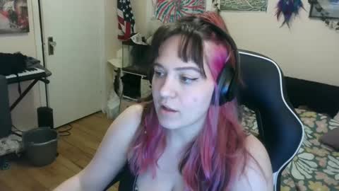 Snapshot of spawnofademon chatting on February 13, 10:33 pm spawnofademon online show from February 13, 10:33 pm