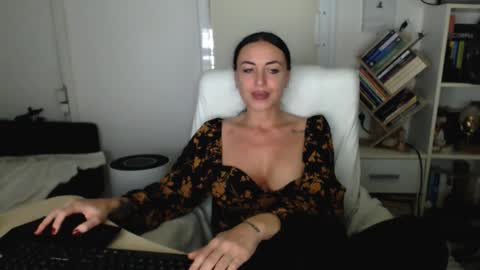 Snapshot of spicemint chatting on October 18, 7:26 pm Carla online show from October 18, 7:26 pm