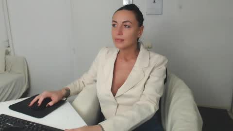 Snapshot of spicemint chatting on January 19, 4:57 pm Carla online show from January 19, 4:57 pm