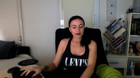 Carla online show from November 3, 1:15 pm