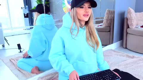 Anna online show from April 9, 10:20 am