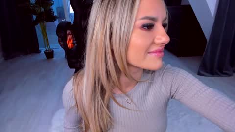 Anna online show from December 29, 1:28 pm