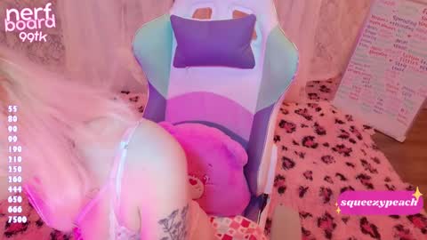 squeezypeach online show from October 2, 10:37 pm