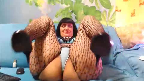 NaughtyMILF4U online show from November 12, 6:44 am