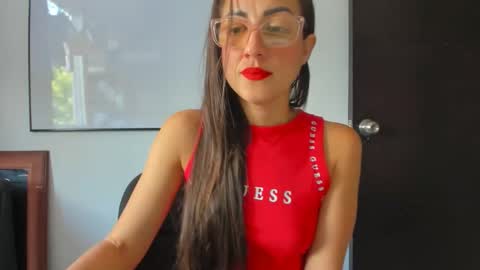 Tati online show from March 10, 3:27 pm