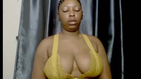 Snapshot of squirtyqueenxx chatting on October 5, 12:54 pm gold online show from October 5, 12:54 pm