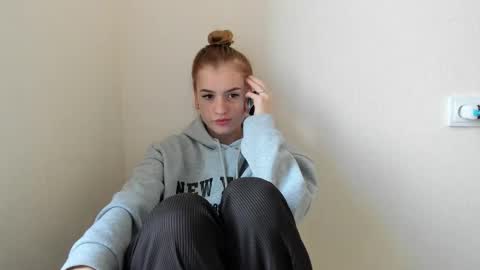 Snapshot of stacey__doll chatting on September 10, 2:33 am stacey__doll online show from September 10, 2:33 am