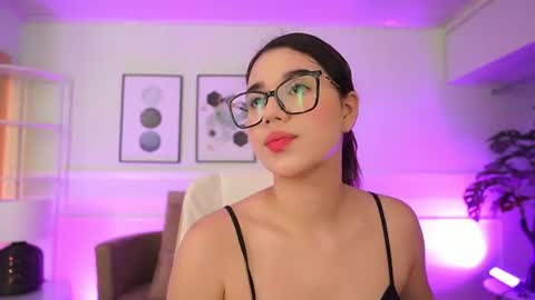 stacycooper_ online show from July 6, 7:05 pm