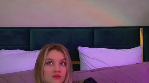 StacyEvances online show from February 8, 6:33 pm