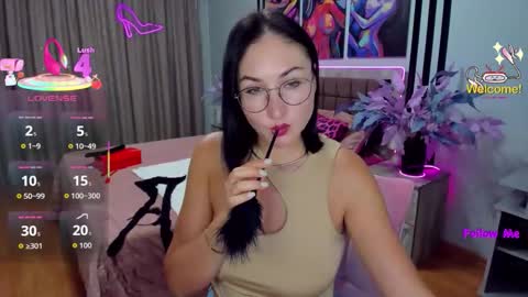 Snapshot of stefanawinter chatting on October 4, 10:32 am StefanaWinter online show from October 4, 10:32 am