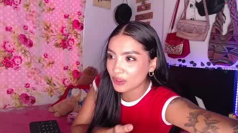 Snapshot of stefanny_pllus chatting on December 15, 9:42 pm Im MiaIts my first day here online show from December 15, 9:42 pm